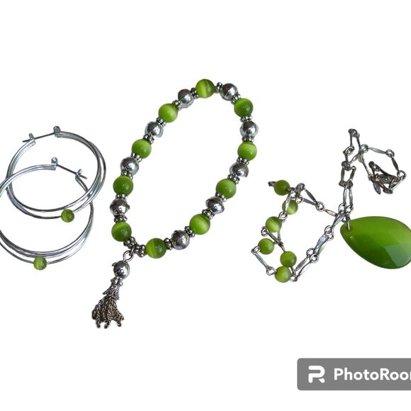 Vintage Avon Green Cat's Eye Tear Drop Necklace Stretch Bracelet Hoop Earrings - Picture 1 of 4
